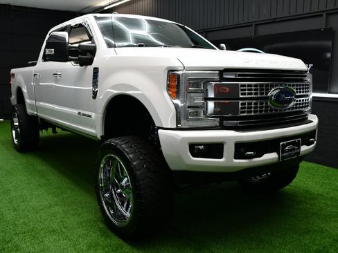 Used 2017 Ford F250 Platinum w/ Platinum Ultimate Package AWD/4WD image 7