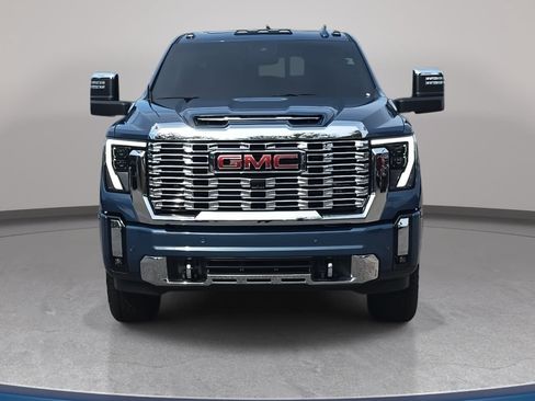 Used 2026 GMC Sierra 2500 Denali w/ Technology Package AWD/4WD image 2