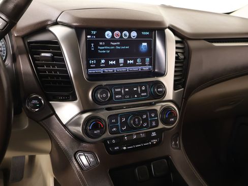 Used 2020 Chevrolet Suburban LT w/ Luxury Package AWD/4WD image 5