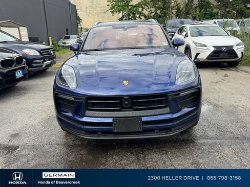 Used 2022 Porsche Macan AWD/4WD image 2