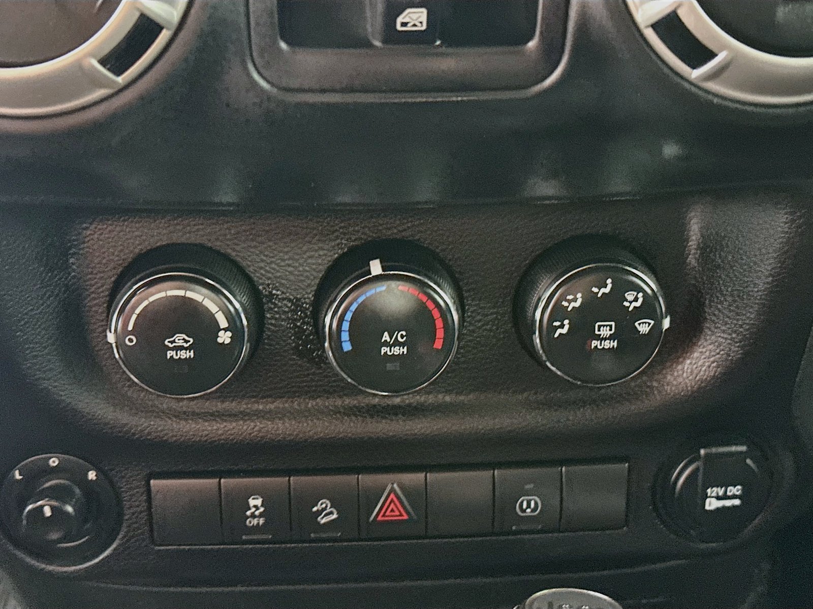 Used 2017 Jeep Wrangler Unlimited Sahara AWD/4WD image 13