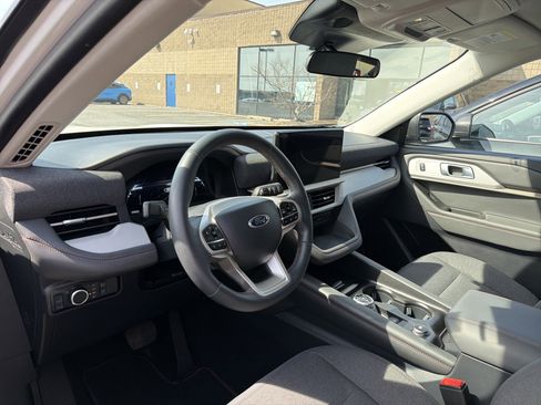 Used 2025 Ford Explorer Active image 9