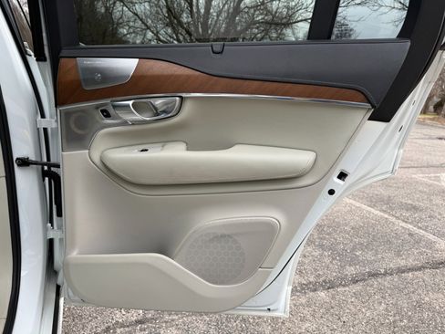 Used 2017 Volvo XC90 T8 Inscription w/ Vision Package image 18