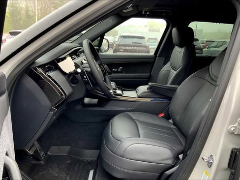 Used 2025 Land Rover Range Rover Sport Dynamic SE image 12