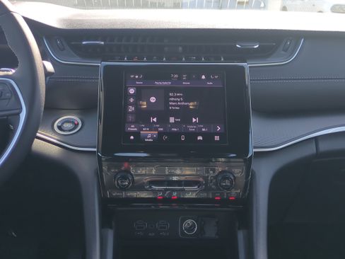 New 2025 Jeep Grand Cherokee L Laredo image 19