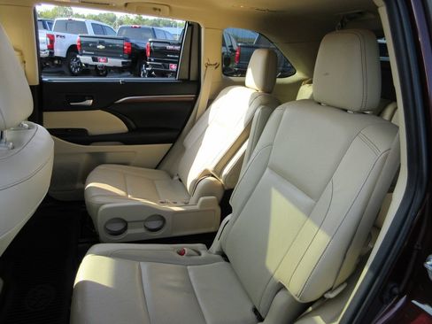 Used 2019 Toyota Highlander Limited AWD/4WD image 22