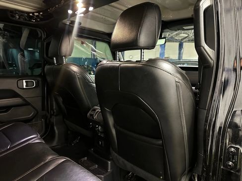 Used 2020 Jeep Wrangler Unlimited Sahara image 20