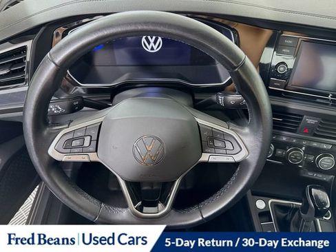 Used 2024 Volkswagen Jetta SE FWD image 16