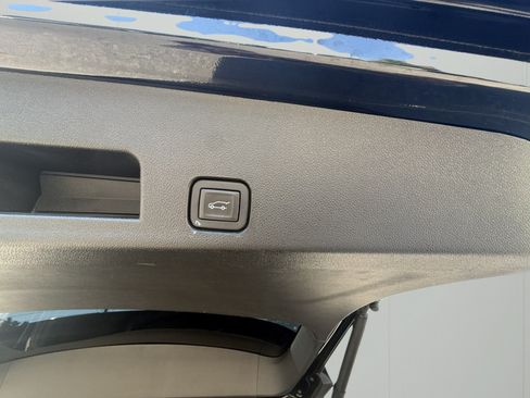 Used 2024 Chevrolet Traverse LT w/ Midnight/Sport Edition AWD/4WD image 29