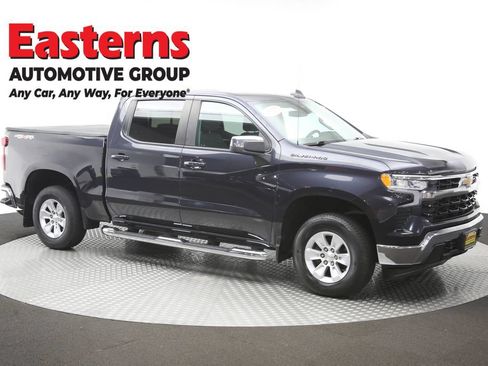 Used 2022 Chevrolet Silverado 1500 LT w/ Convenience Package II AWD/4WD image 48