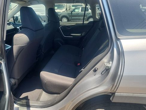 Used 2020 Toyota RAV4 LE w/ Carpet Mat Package AWD/4WD image 25