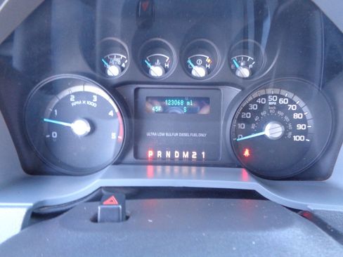 Used 2013 Ford F250 XLT w/ Chrome Pkg image 38