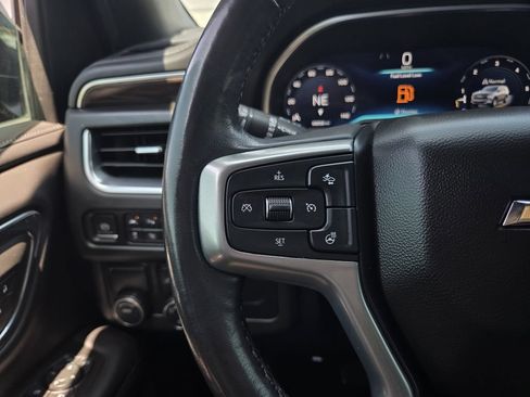 Used 2022 Chevrolet Suburban LT w/ Luxury Package RWD image 27