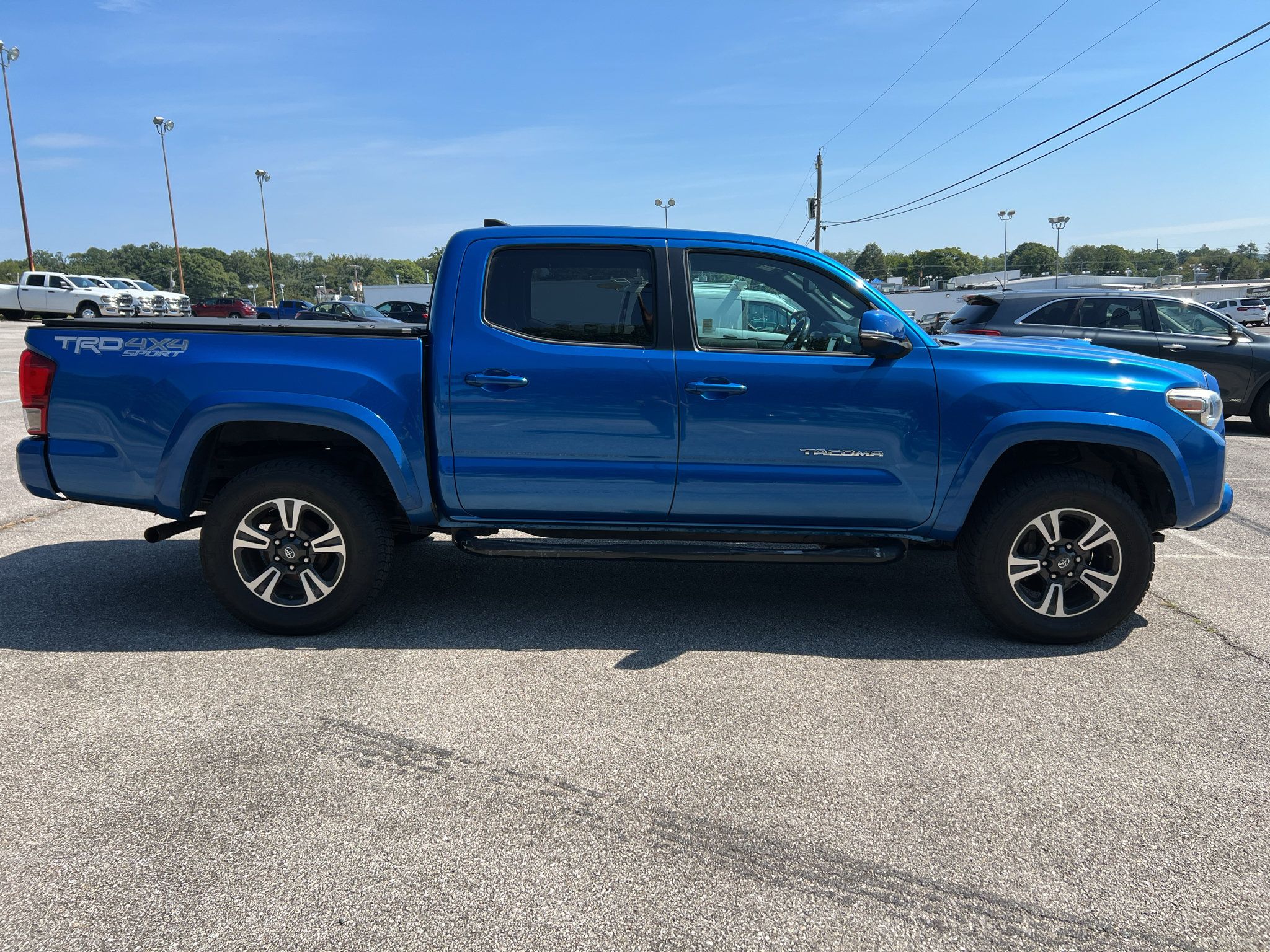Used 2016 Toyota Tacoma TRD Sport w/ Towing Package AWD/4WD image 2