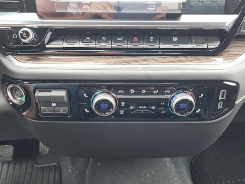 New 2026 GMC Sierra 1500 Elevation image 29