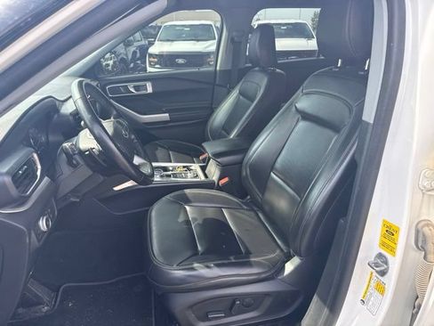 Used 2021 Ford Explorer XLT w/ Equipment Group 202A AWD/4WD image 11