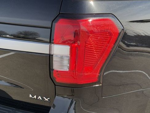 Used 2024 Ford Expedition Max XLT image 7