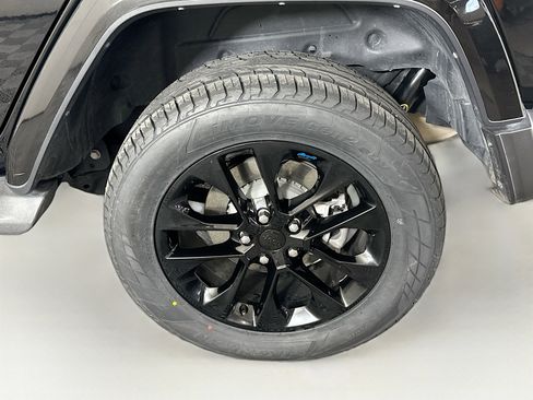 Used 2023 Jeep Wrangler Sahara AWD/4WD image 11