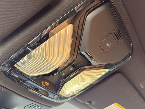 Used 2022 BMW 540i w/ Executive Package image 23