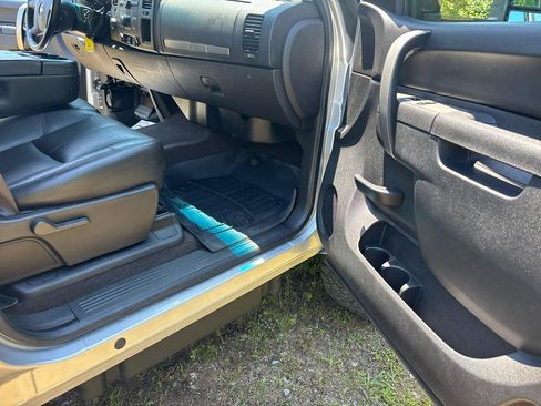 Used 2014 Chevrolet Silverado 2500 LT w/ Interior Plus Package AWD/4WD image 16