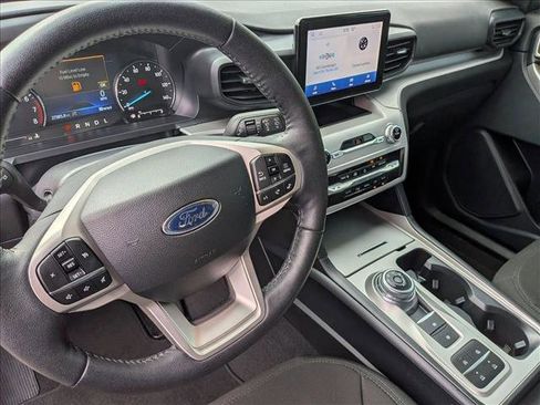 Used 2024 Ford Explorer XLT RWD image 10