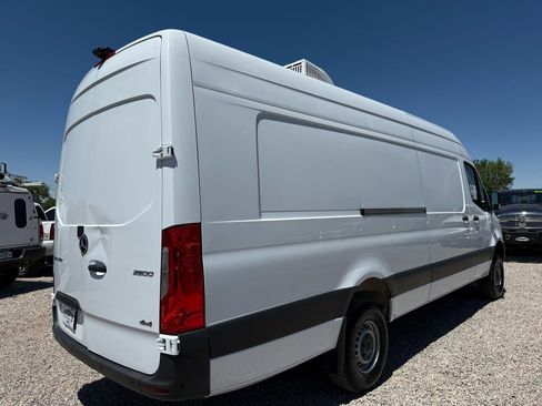 Used 2019 Mercedes-Benz Sprinter 2500 image 10