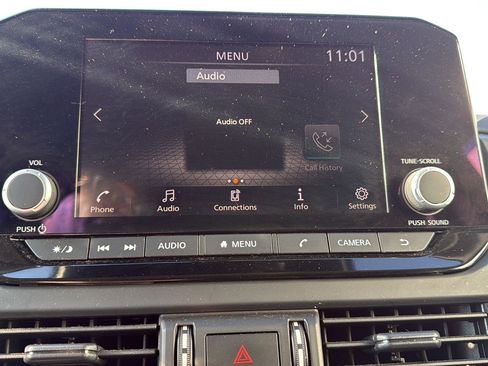 Used 2024 Nissan Pathfinder S image 5