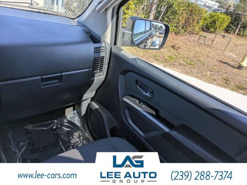 Used 2015 Nissan Titan SV w/ SV Value Truck Package image 13