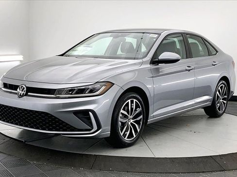 New 2026 Volkswagen Jetta SE image 2