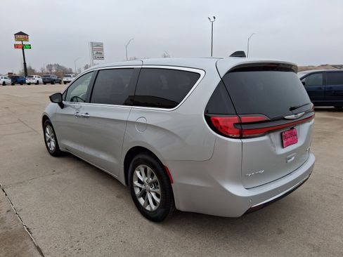 New 2026 Chrysler Pacifica Limited image 6