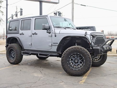 Used 2016 Jeep Wrangler Unlimited Sport w/ Connectivity Group AWD/4WD image 2