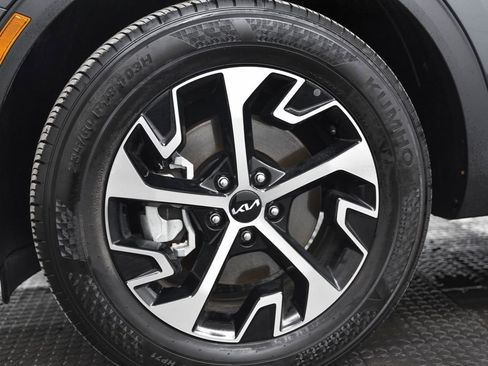 Used 2024 Kia Sportage EX image 8