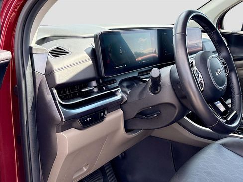Used 2025 Kia Carnival FWD image 10