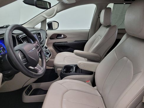 Used 2021 Chrysler Voyager Lxi FWD image 17