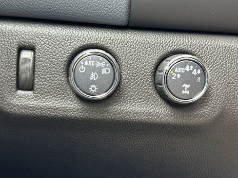Used 2022 Chevrolet Colorado Z71 w/ Safety Package AWD/4WD image 28