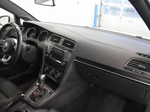 Used 2015 Volkswagen Golf 4-Door image 20