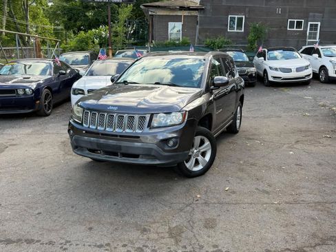 Used 2014 Jeep Compass Latitude AWD/4WD image 3