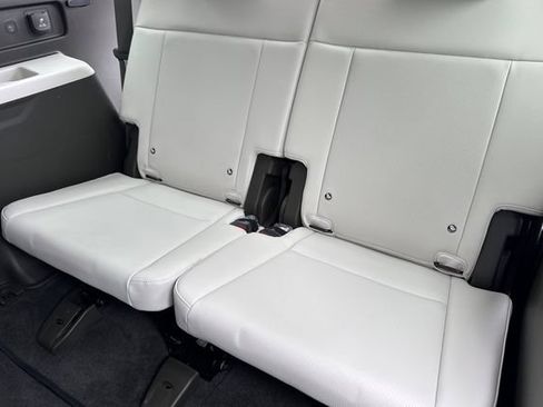 Used 2025 Hyundai Santa Fe Calligraphy AWD/4WD image 18