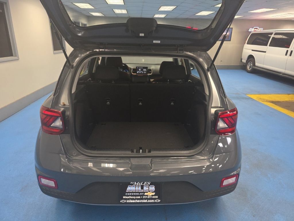 Used 2025 Hyundai Venue SEL FWD image 9