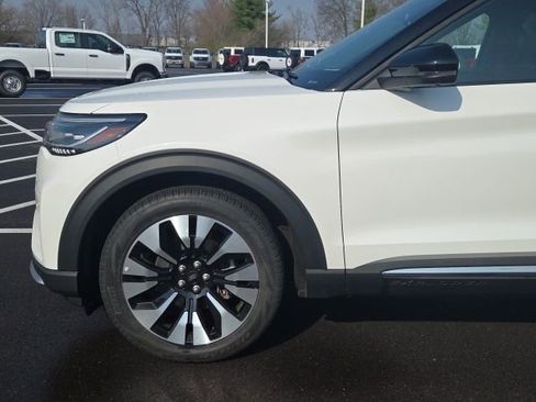 Certified 2025 Ford Explorer Platinum w/ LUX Leather Package AWD/4WD image 18