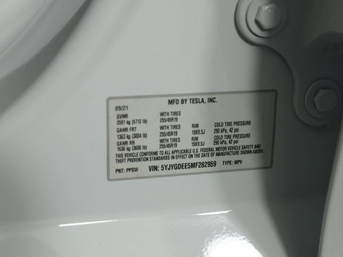 Used 2021 Tesla Model Y Long Range AWD/4WD image 19