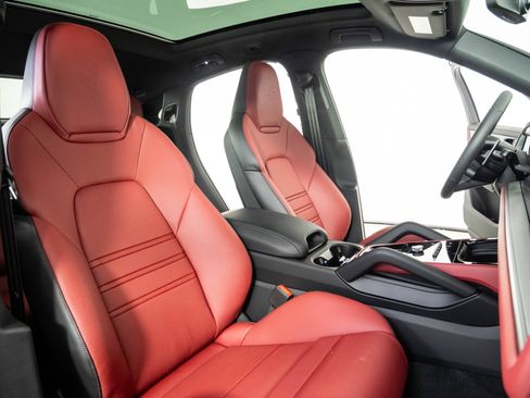 New 2026 Porsche Cayenne Coupe AWD/4WD image 24