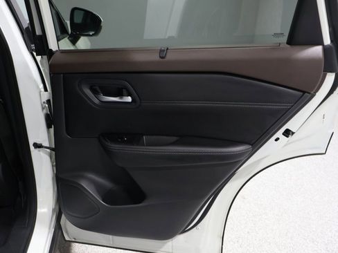 Used 2023 Nissan Rogue SL w/ SL Premium Package image 24