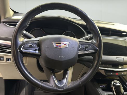 Used 2021 Cadillac XT4 Luxury w/ Driver Awareness Package FWD image 12