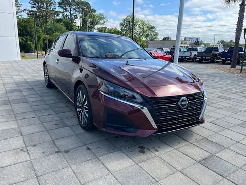 Used 2024 Nissan Altima 2.5 SV w/ SV Premium Package FWD image 8