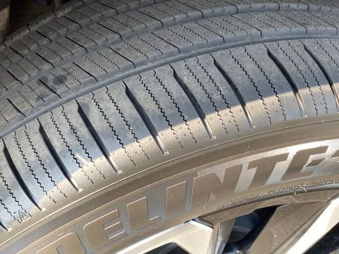 Used 2023 GMC Yukon XL SLT w/ SLT Premium Package image 26