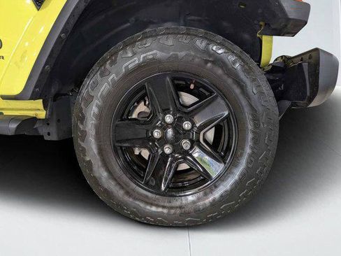 Certified 2023 Jeep Gladiator Sport AWD/4WD image 7