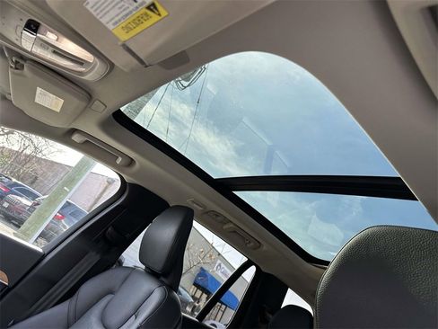 Used 2024 Volvo XC90 B5 Plus image 19