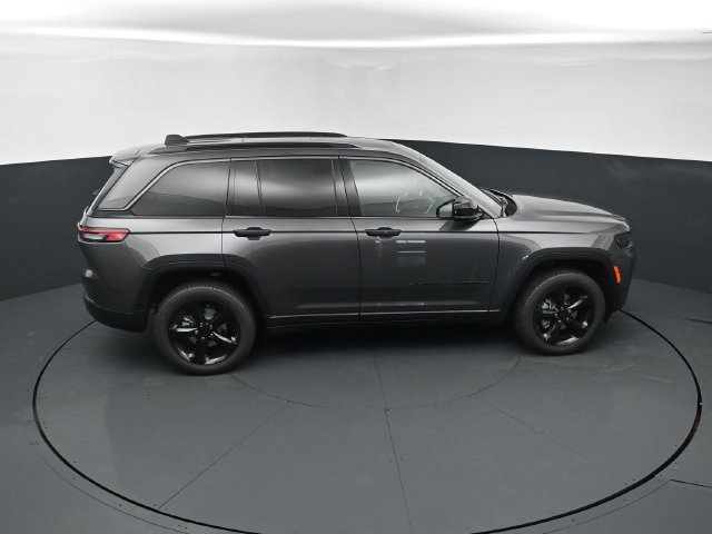New 2026 Jeep Grand Cherokee Limited w/ Limited Altitude Package AWD/4WD image 18