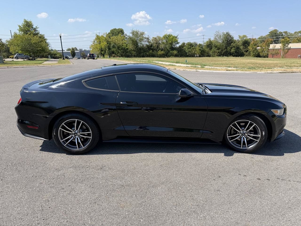 Used 2017 Ford Mustang Premium RWD image 3